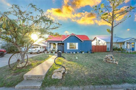 206 S Iowa Street Breckenridge TX 76424
