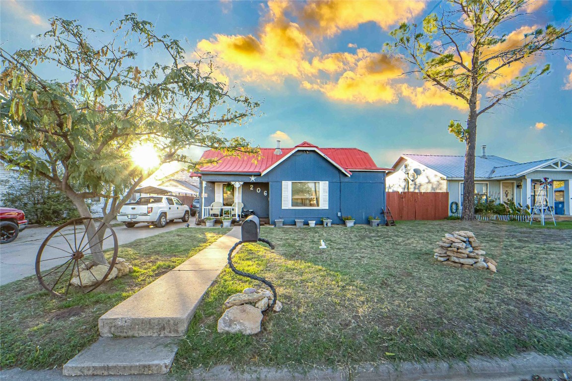206 S Iowa Street Breckenridge TX 76424
