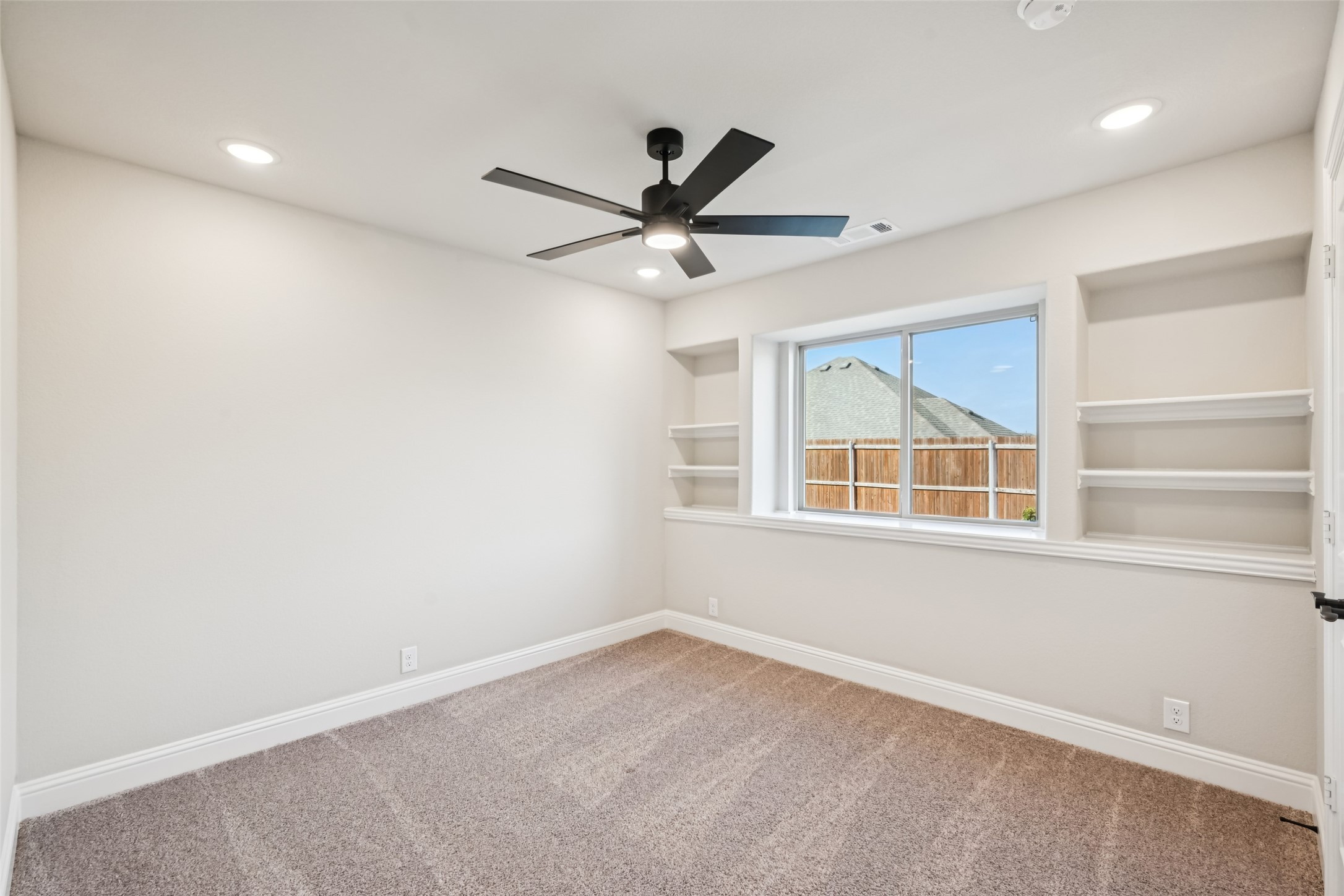 121 Emperor Oak Court Balch Springs TX 75181