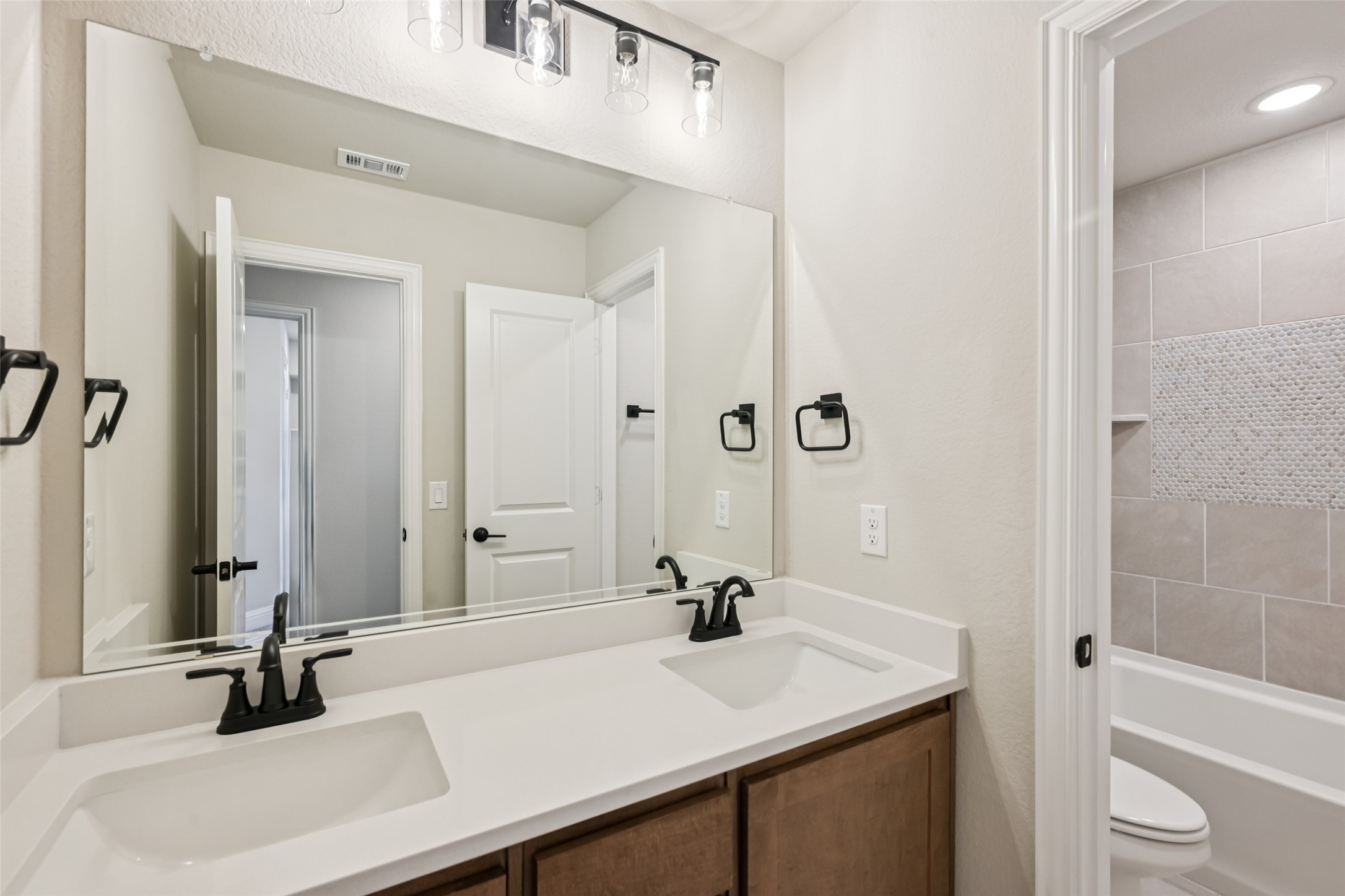 121 Emperor Oak Court Balch Springs TX 75181