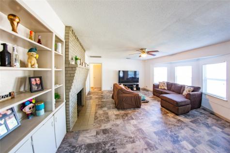 630 Faucett Street Blossom TX 75416