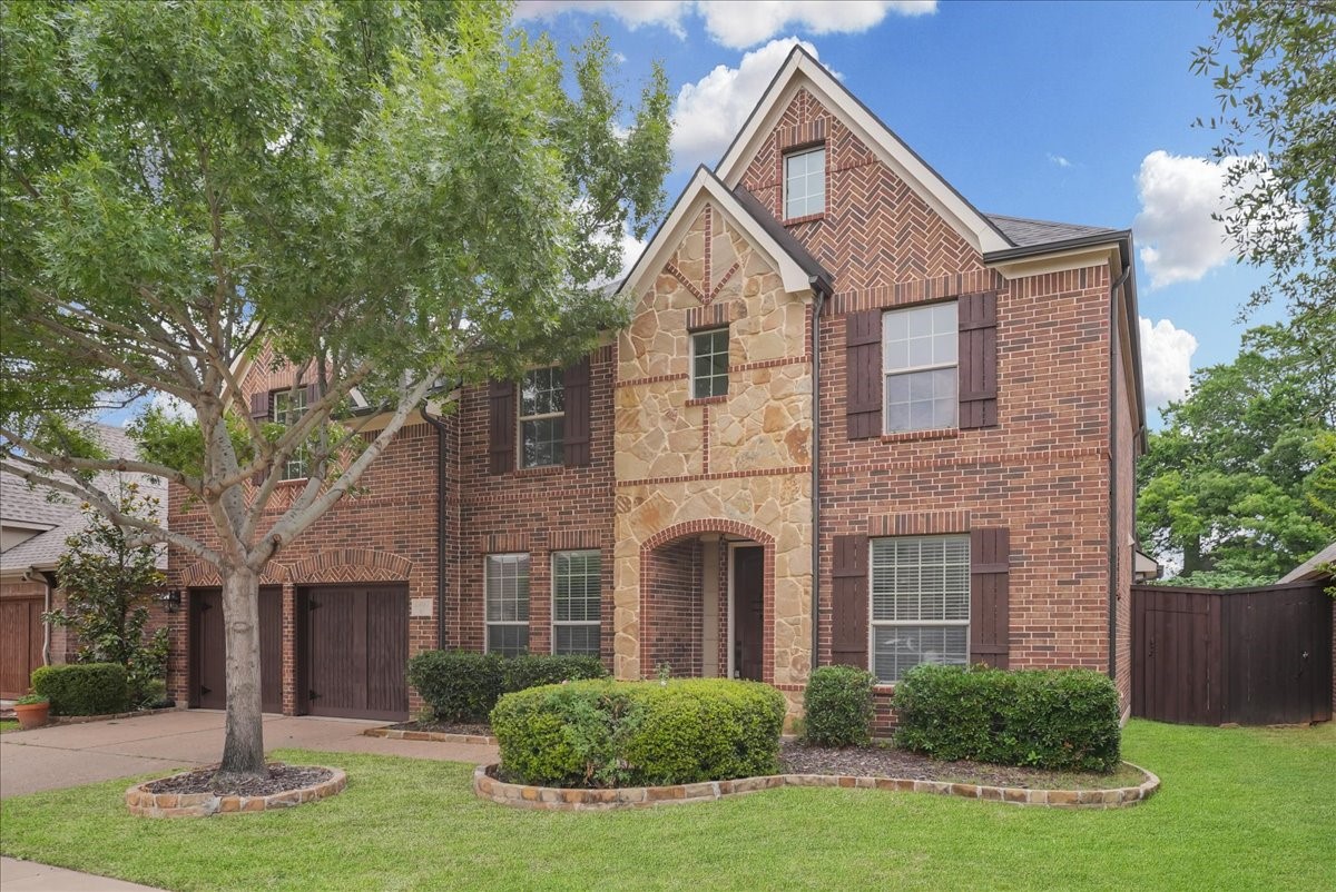 2407 Laguna Lane Arlington TX 76012