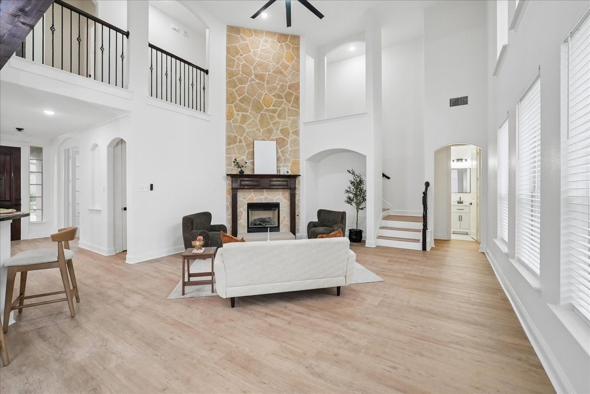 2407 Laguna Lane Arlington TX 76012
