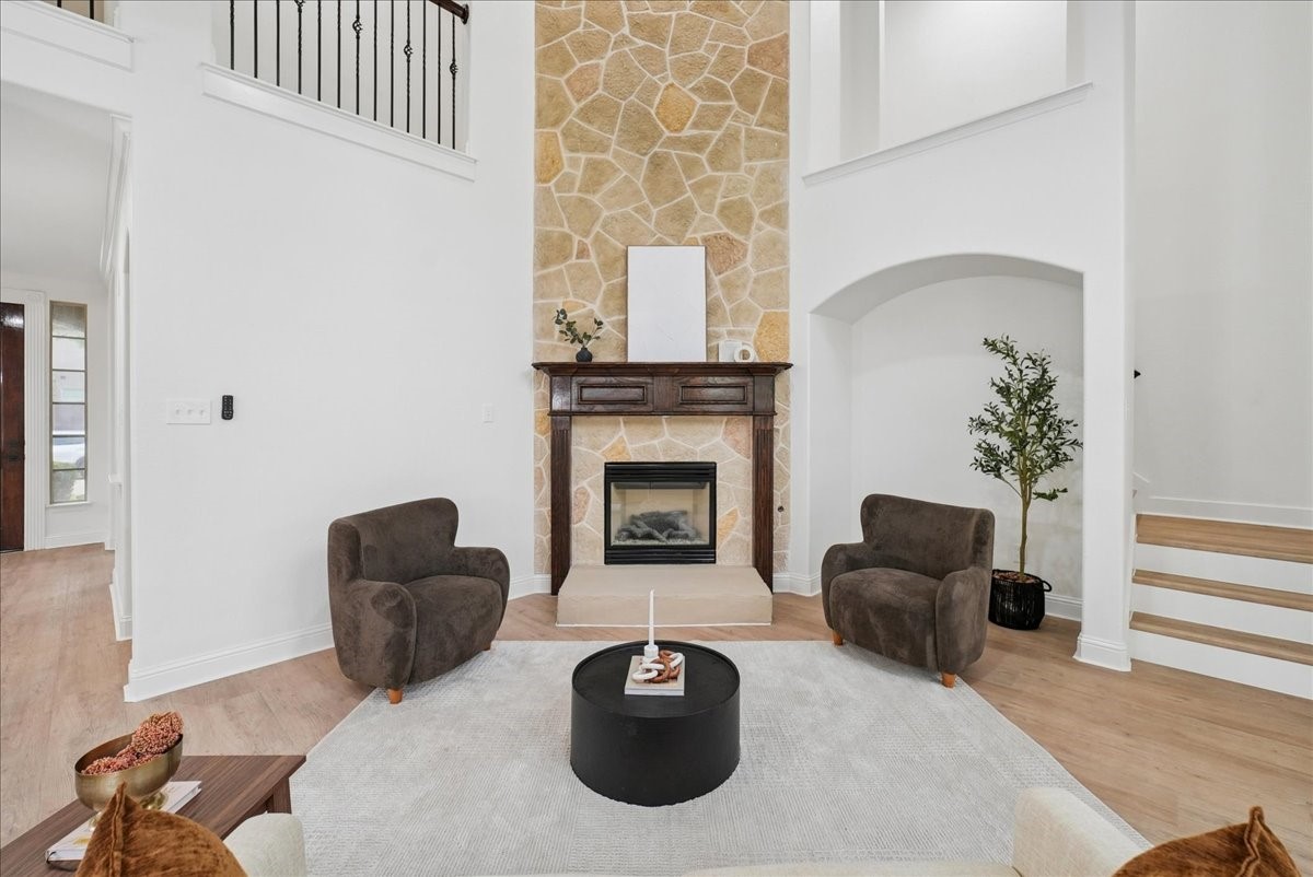 2407 Laguna Lane Arlington TX 76012