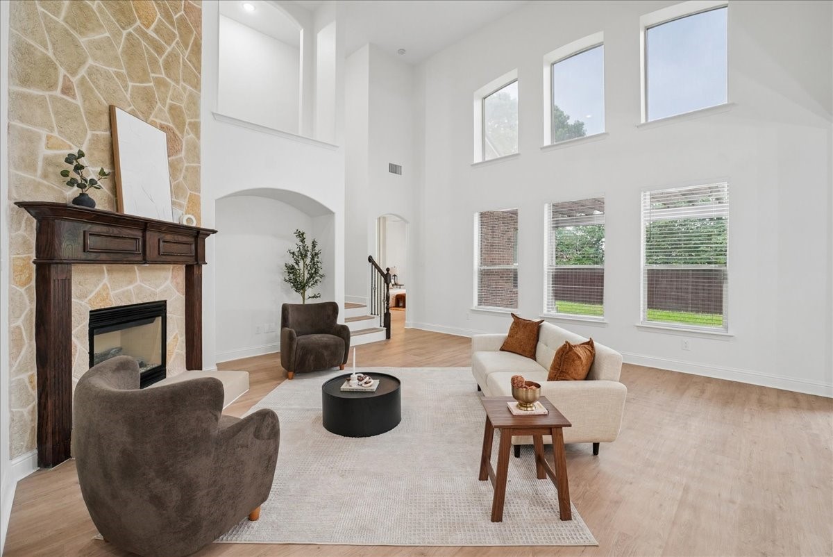 2407 Laguna Lane Arlington TX 76012