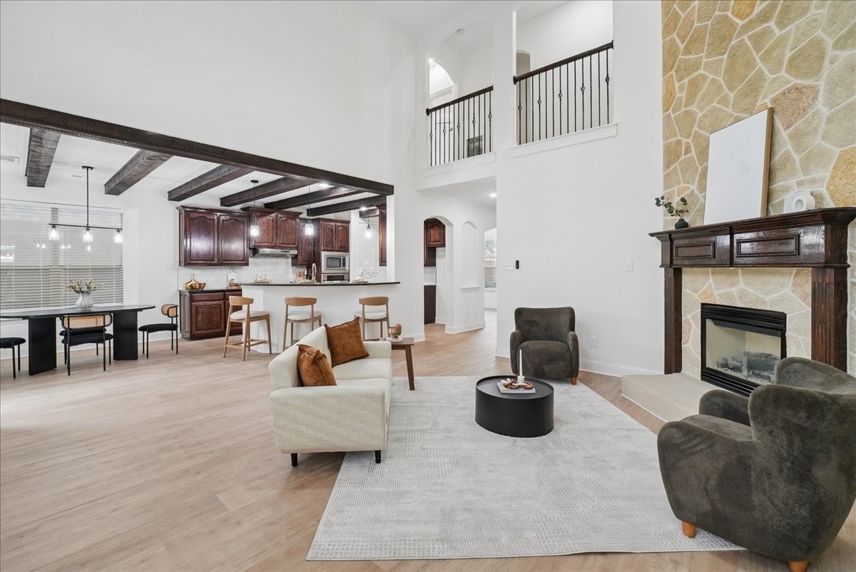 2407 Laguna Lane Arlington TX 76012