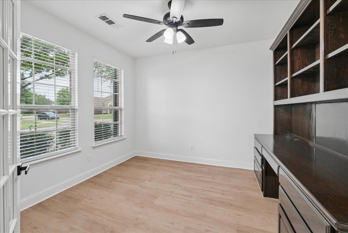 2407 Laguna Lane Arlington TX 76012
