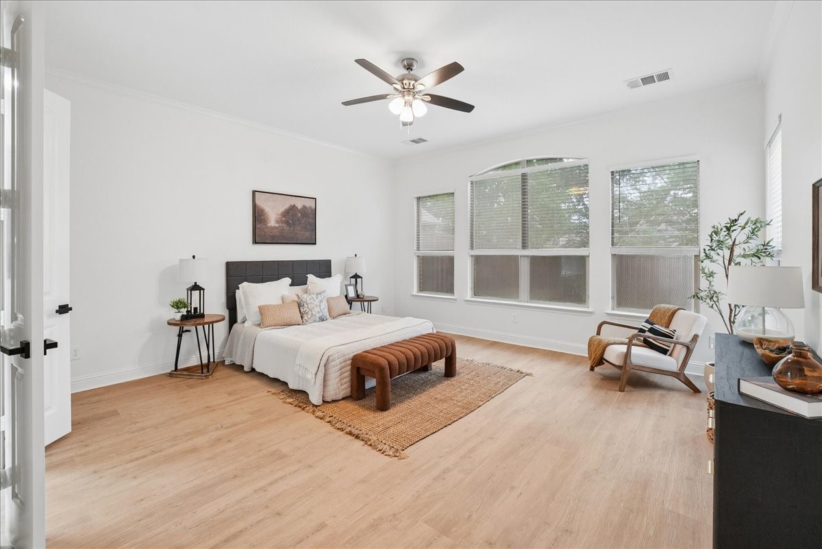 2407 Laguna Lane Arlington TX 76012