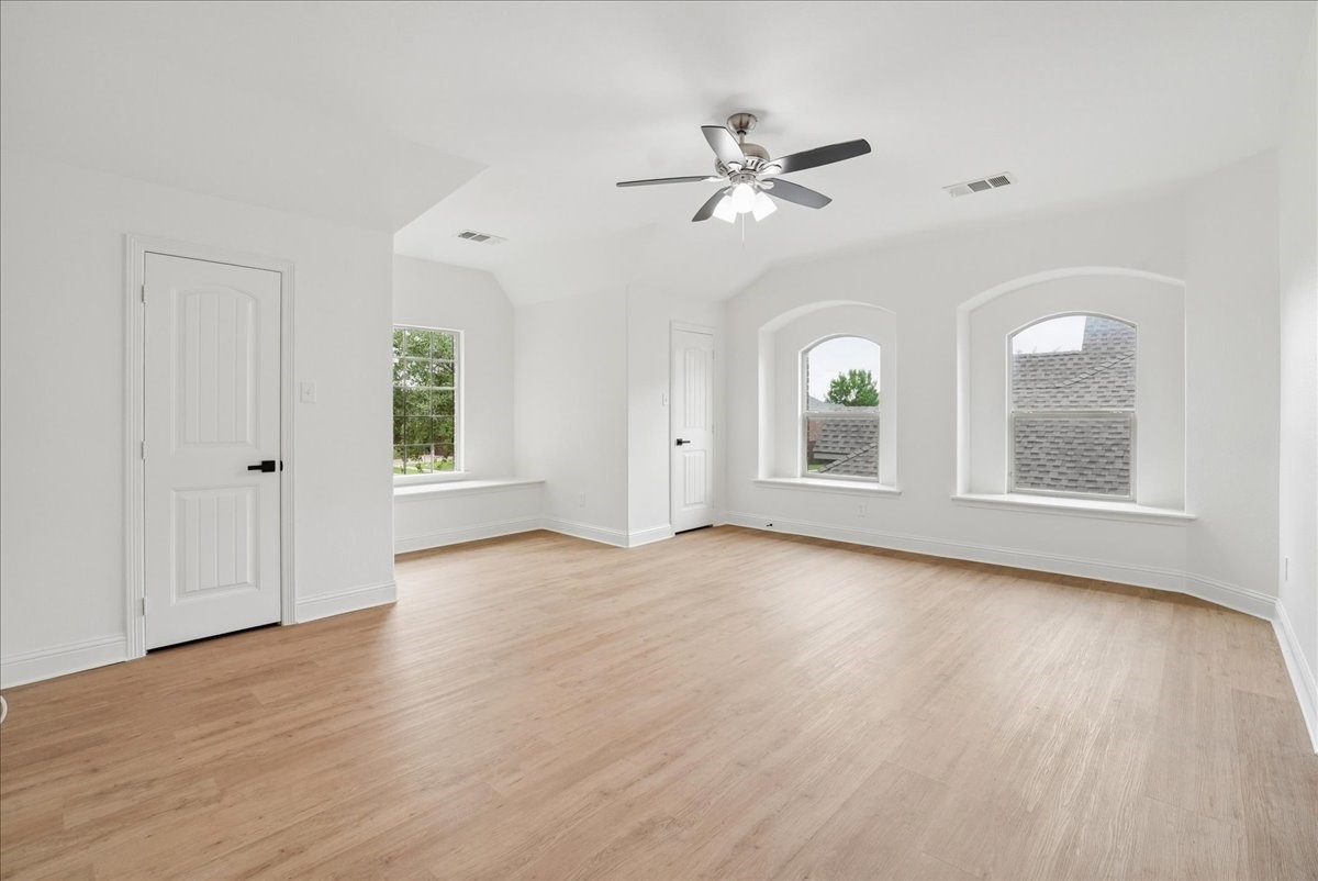 2407 Laguna Lane Arlington TX 76012