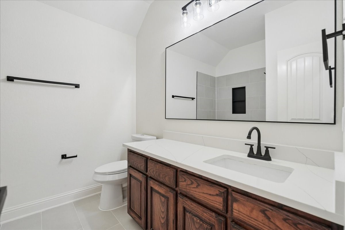 2407 Laguna Lane Arlington TX 76012