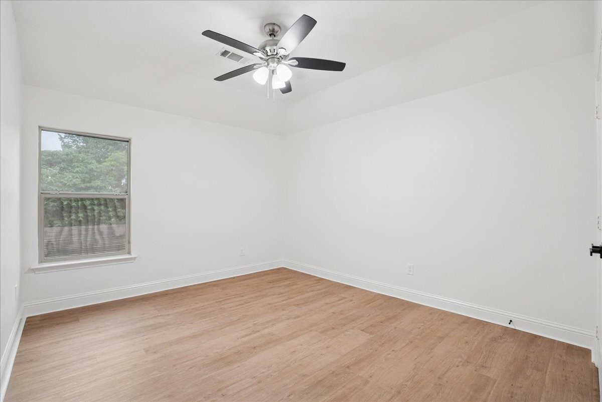 2407 Laguna Lane Arlington TX 76012
