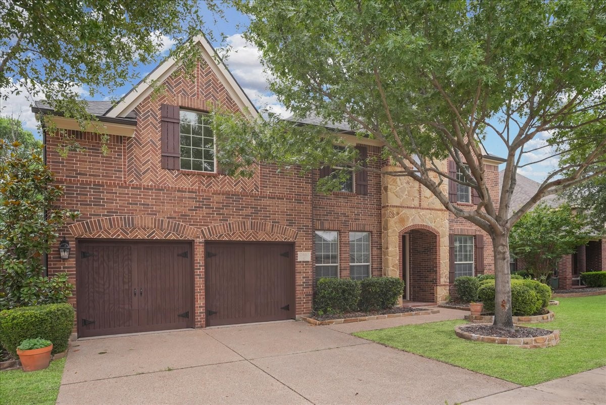 2407 Laguna Lane Arlington TX 76012