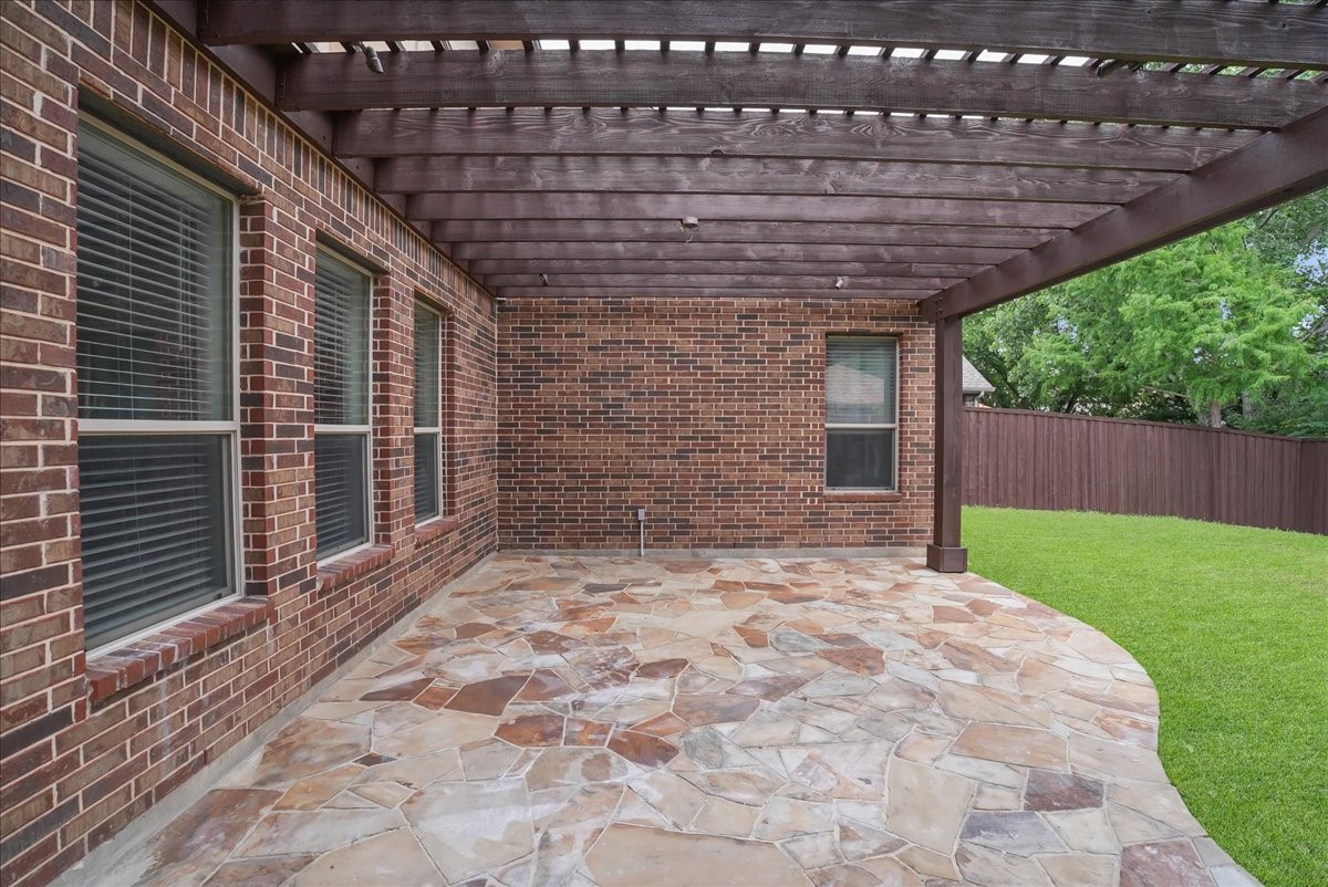 2407 Laguna Lane Arlington TX 76012