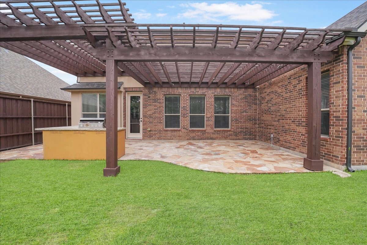 2407 Laguna Lane Arlington TX 76012