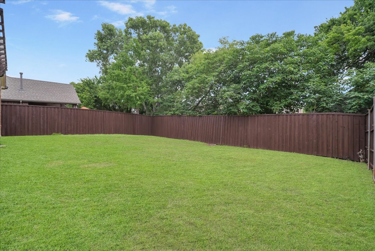 2407 Laguna Lane Arlington TX 76012