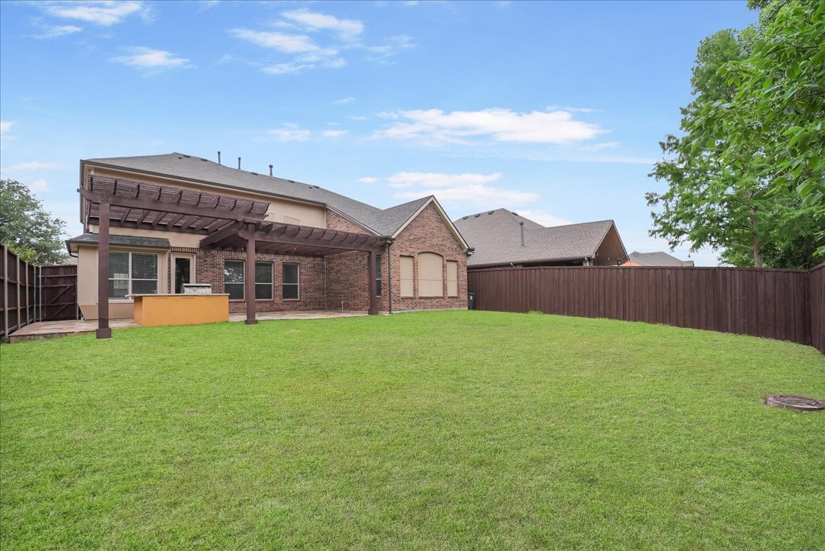 2407 Laguna Lane Arlington TX 76012