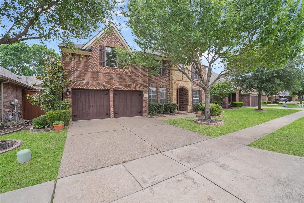 2407 Laguna Lane Arlington TX 76012