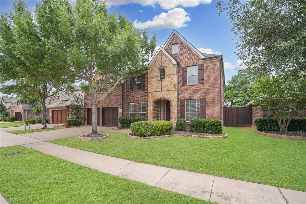 2407 Laguna Lane Arlington TX 76012