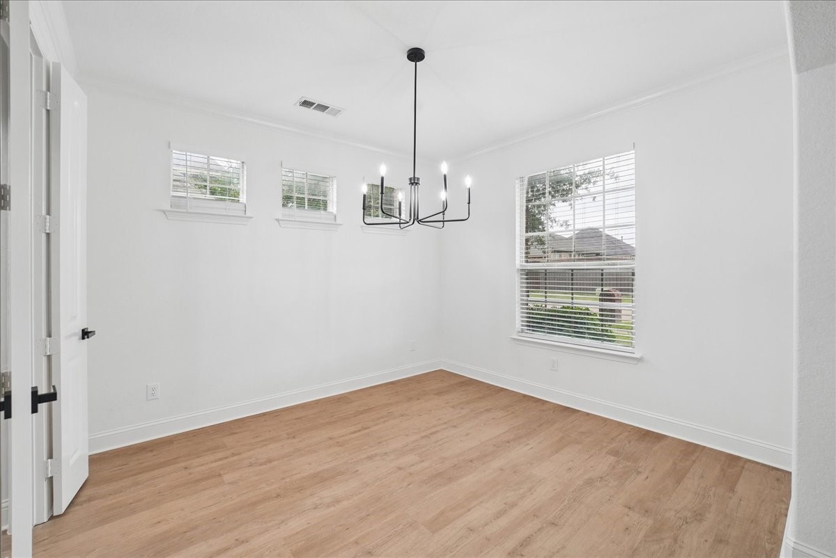 2407 Laguna Lane Arlington TX 76012
