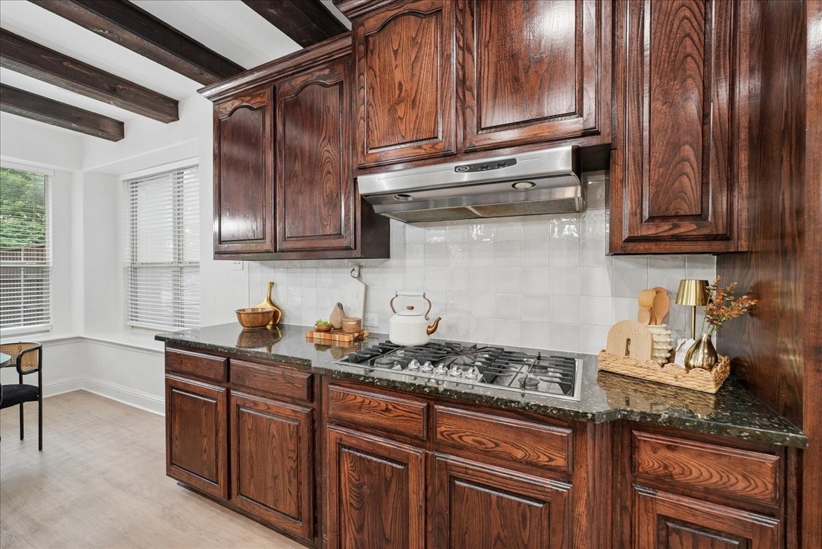 2407 Laguna Lane Arlington TX 76012