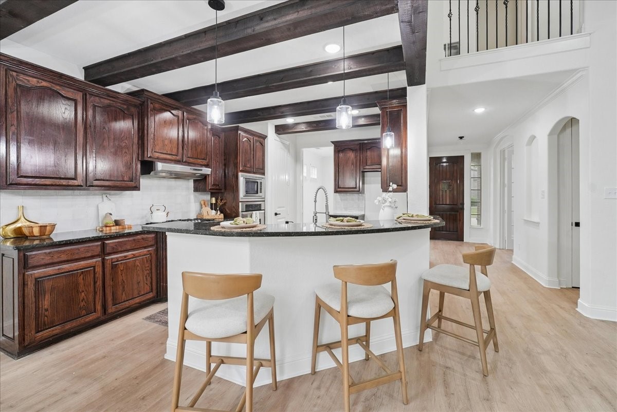 2407 Laguna Lane Arlington TX 76012