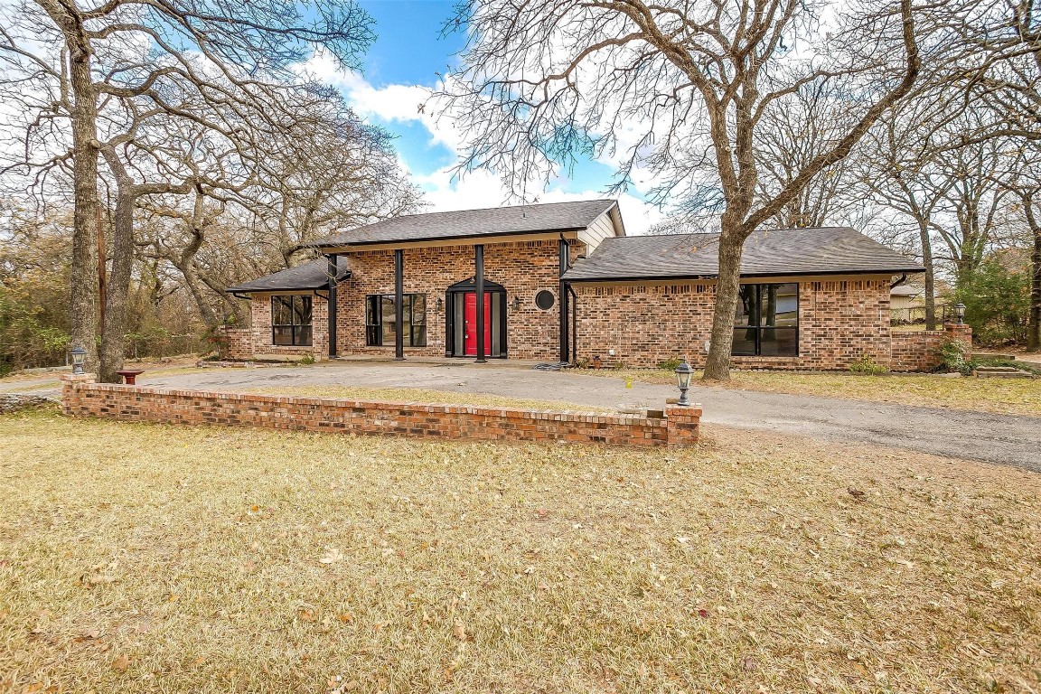 865 Ladonna Avenue Burleson TX 76028