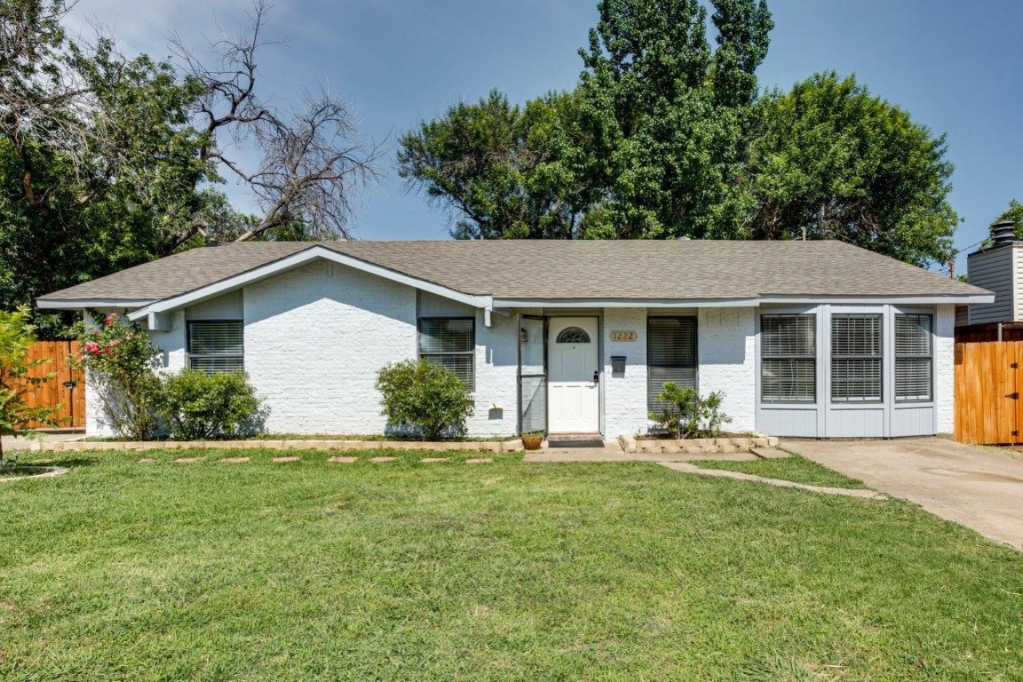 1222 Las Palmas Drive Grand Prairie TX 75052