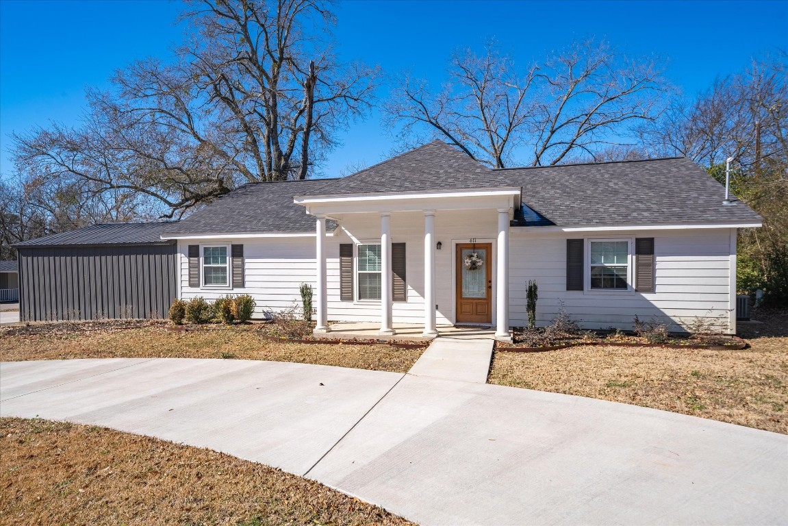 611 N Waldrip Street Grand Saline TX 75140