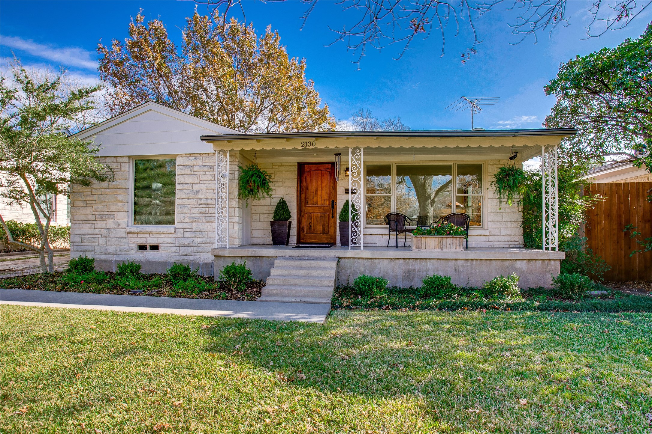 2130 Elmwood Boulevard Dallas TX 75224