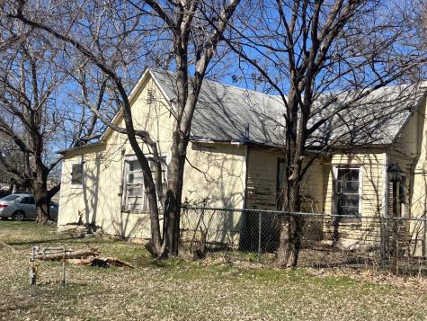 501 N Houston Street De Leon TX 76444