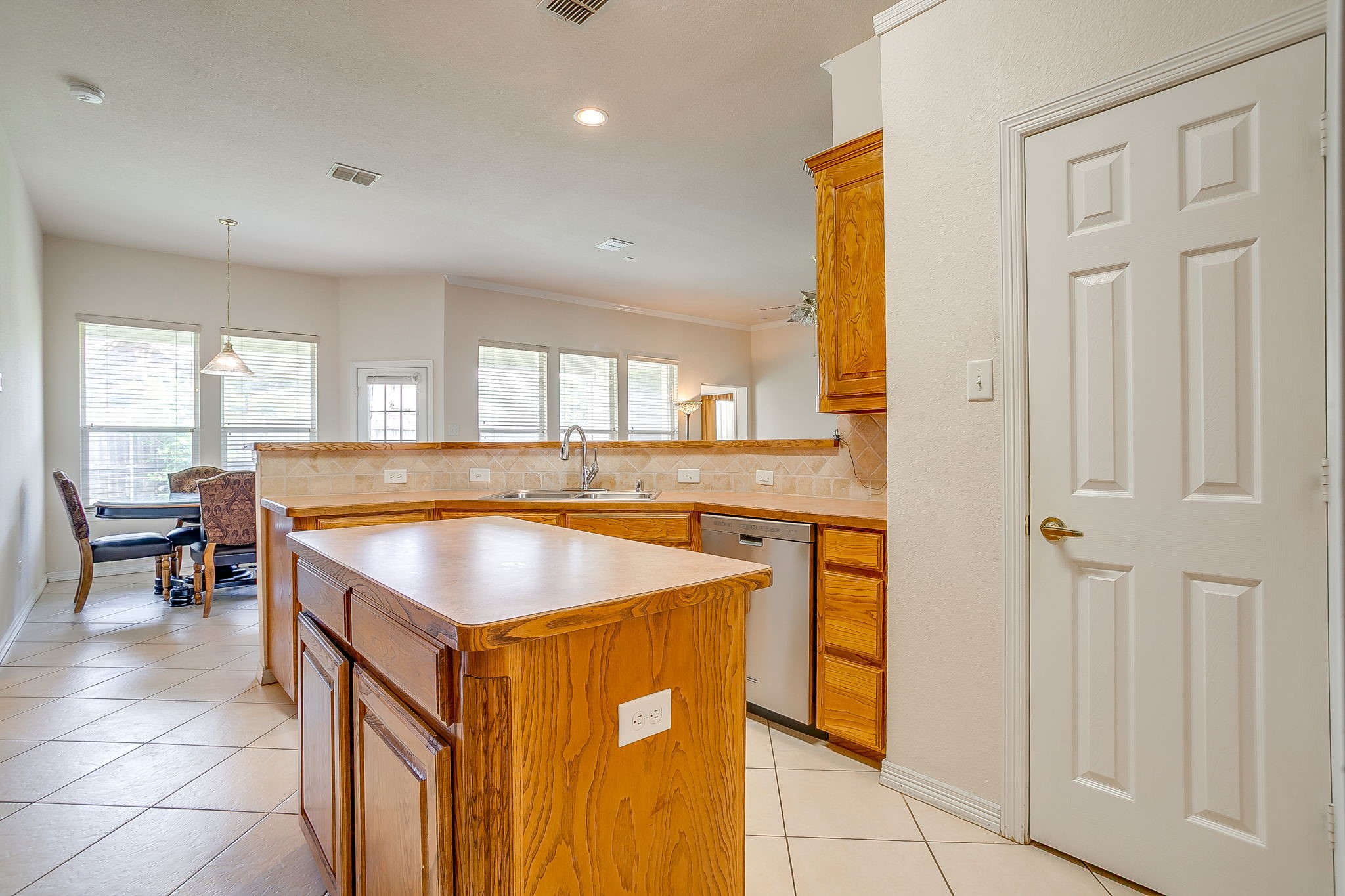 1164 Snowbird Court Benbrook TX 76126