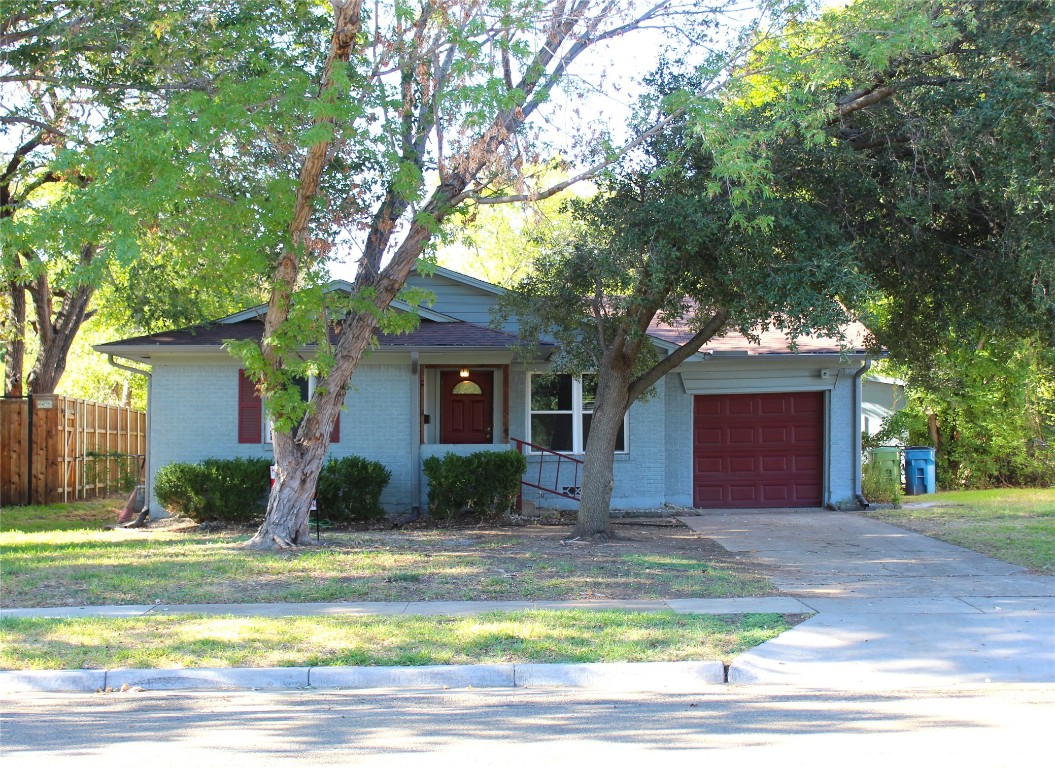 843 Yale Avenue Lewisville TX 75057