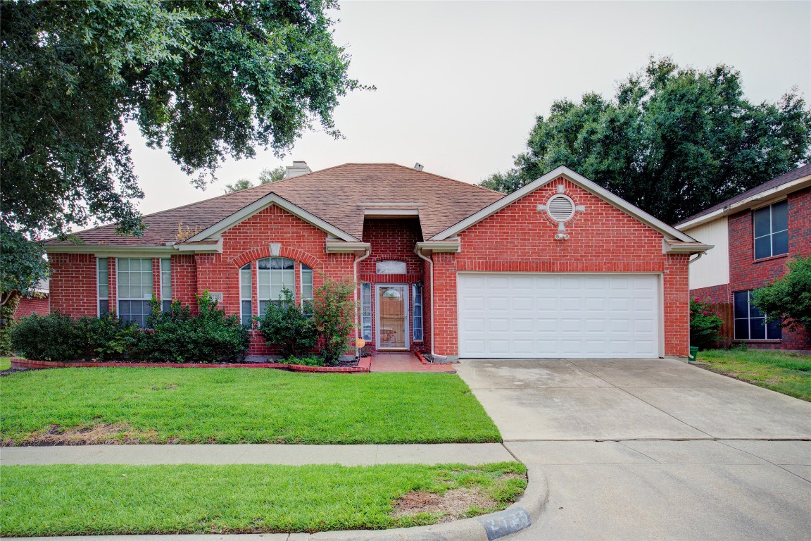 2725 White Oak Drive Grand Prairie TX 75052