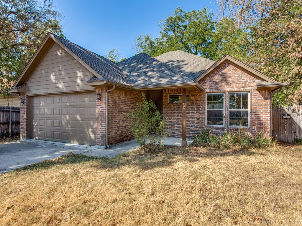 1409 Lawrence Road River Oaks TX 76114
