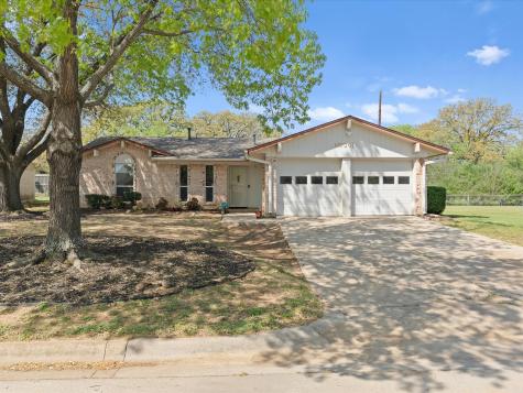 201 Bluebird Circle Denton TX 76209