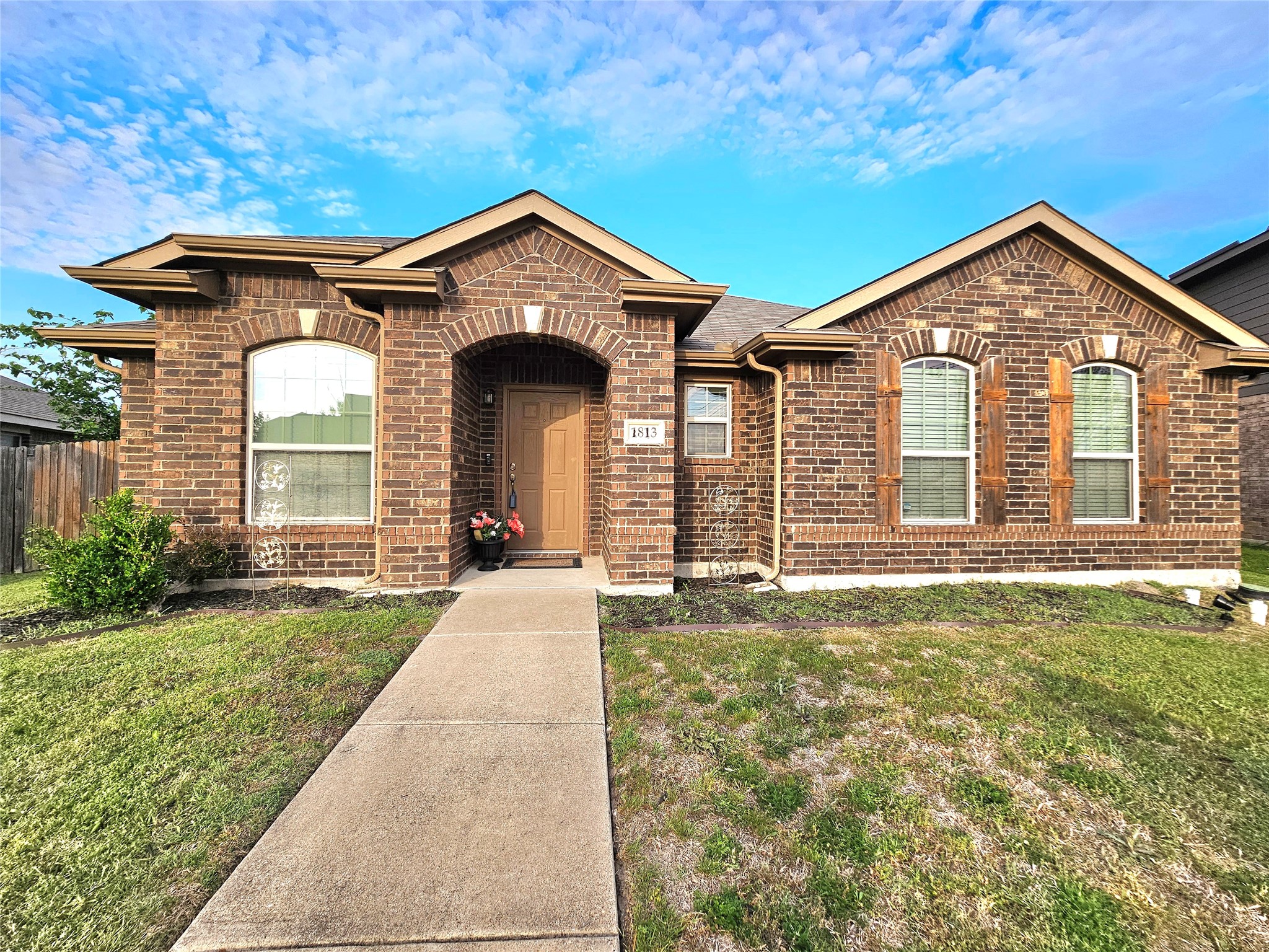 1813 Overlook Drive Lancaster TX 75146