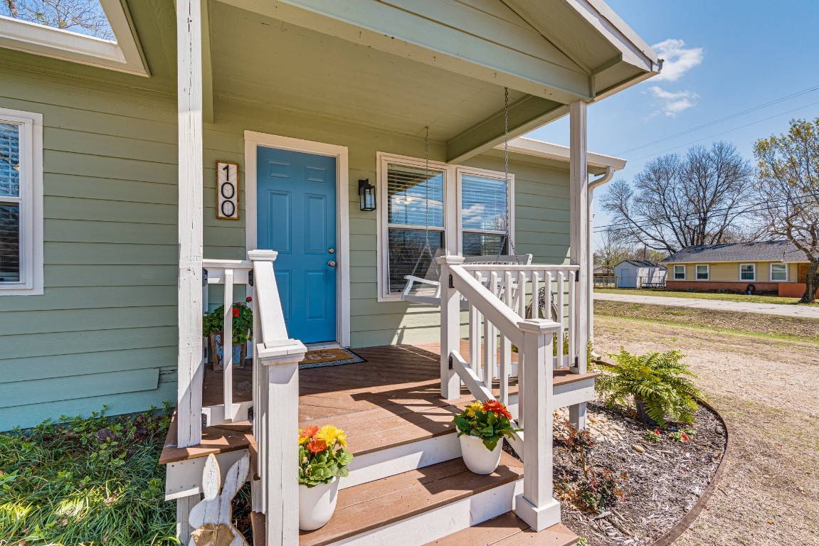 100 N Hillside Street Red Oak TX 75154