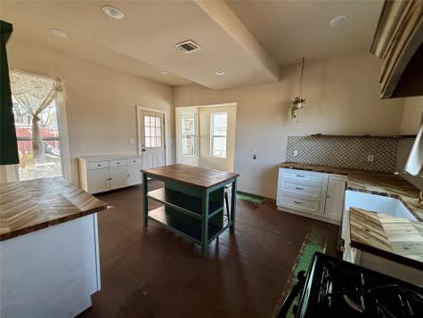 725 W 10th Street Bonham TX 75418
