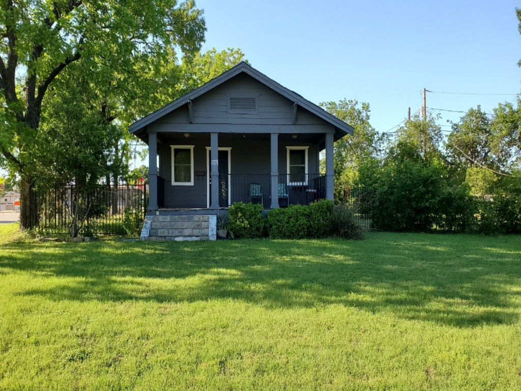 5136 Locke Avenue Fort Worth TX 76107
