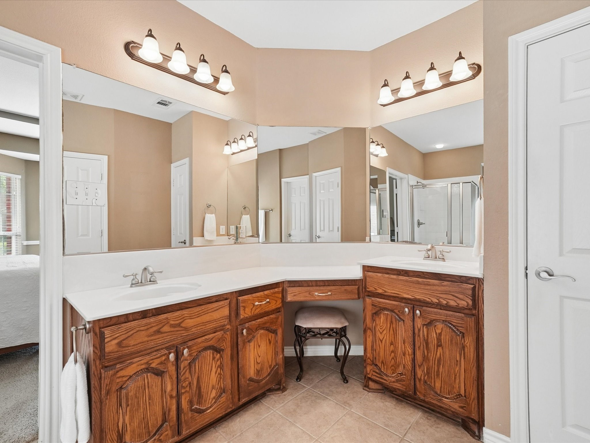 2824 Gillespie Lane Grand Prairie TX 75052