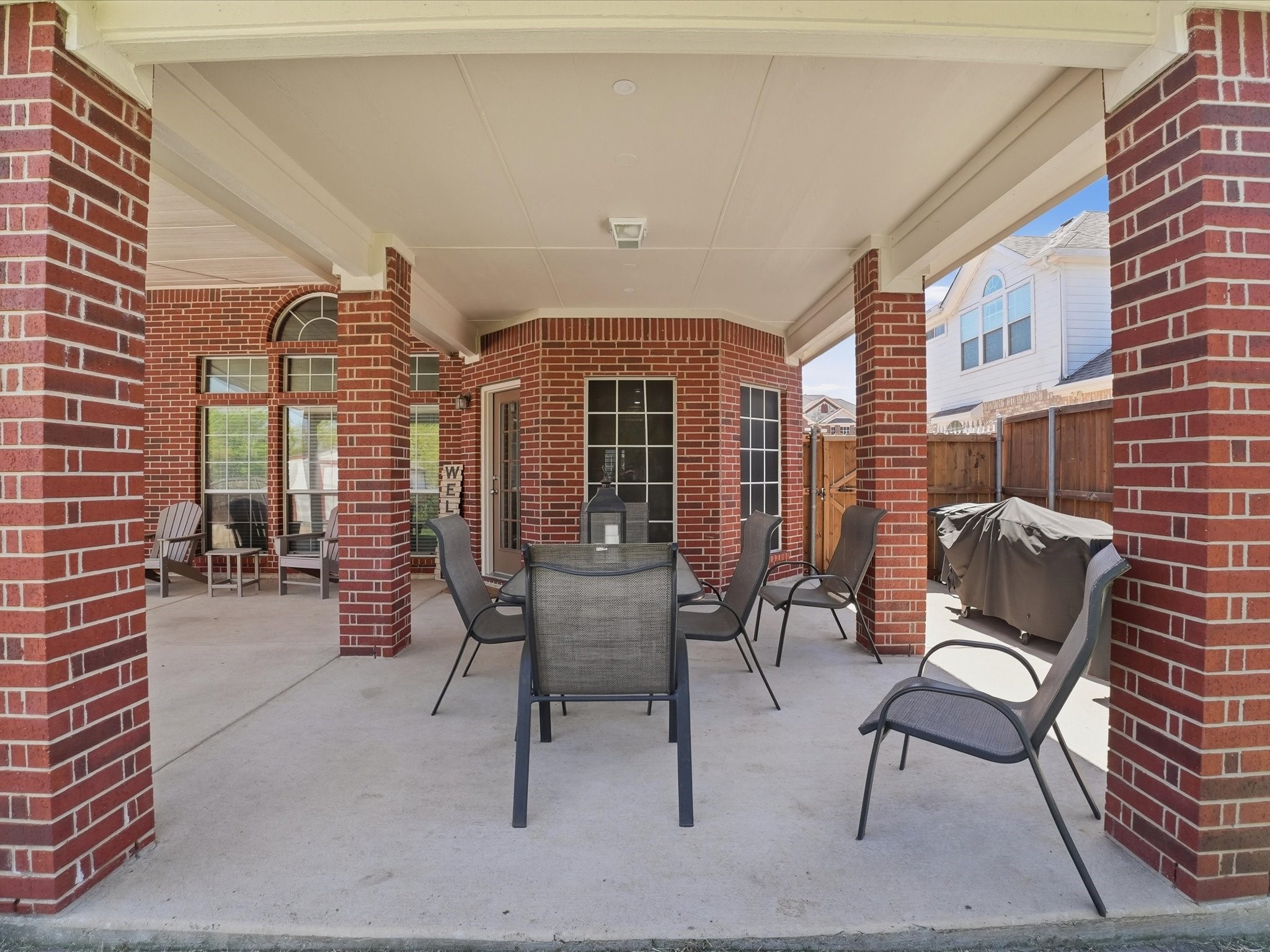 2824 Gillespie Lane Grand Prairie TX 75052