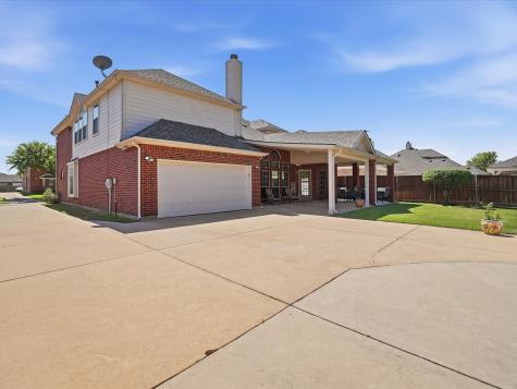 2824 Gillespie Lane Grand Prairie TX 75052