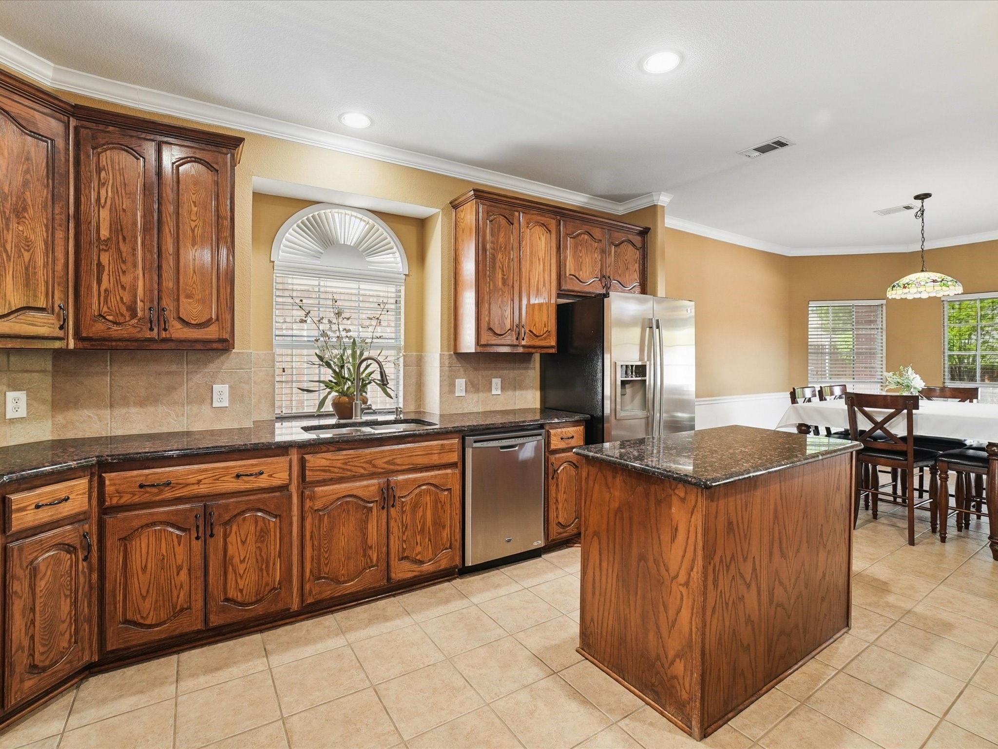 2824 Gillespie Lane Grand Prairie TX 75052