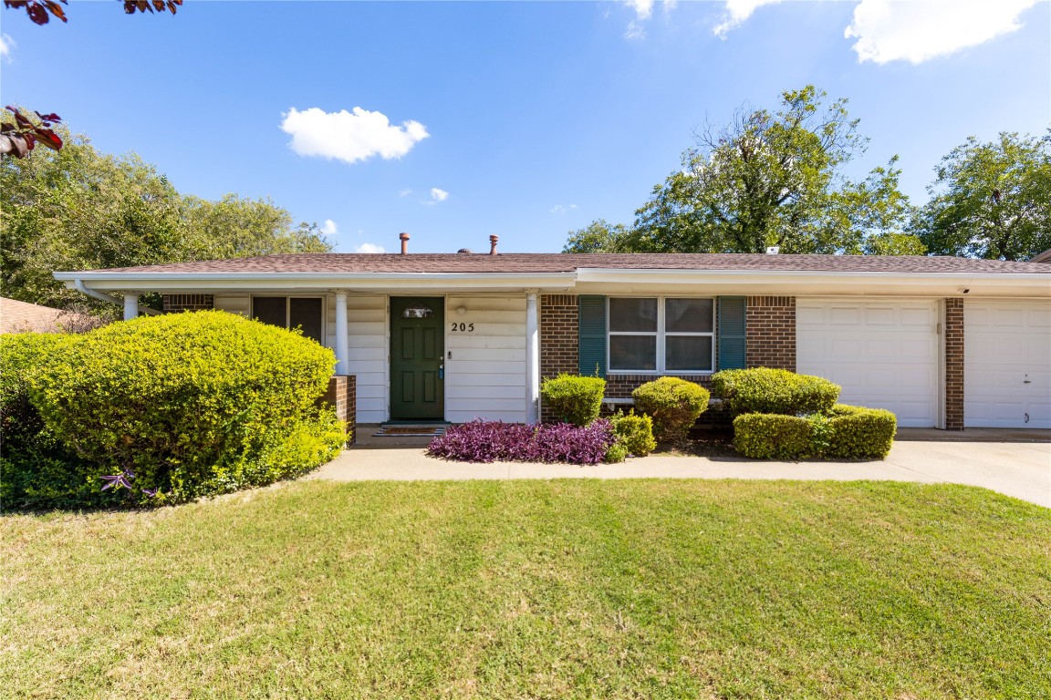 205 Mildred Lane Benbrook TX 76126