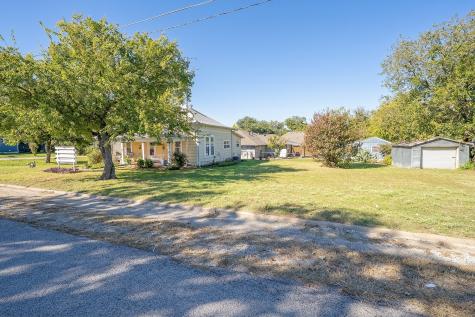 201 N 3rd Street Krum TX 76249