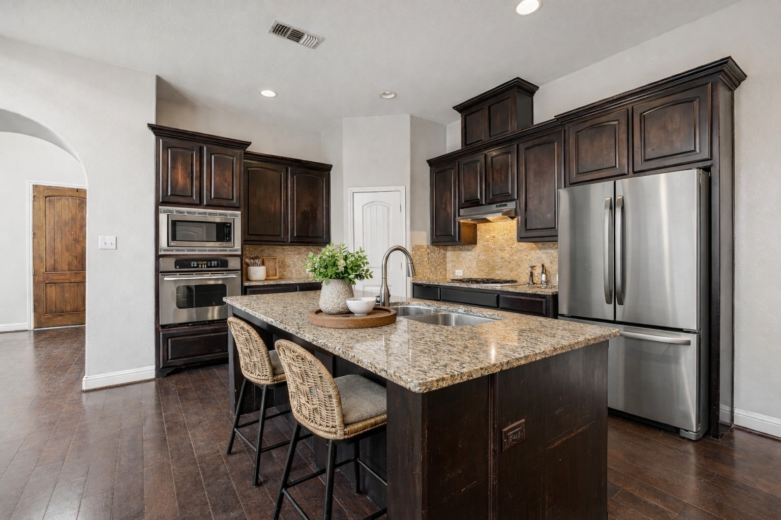 821 La Cima Irving TX 75039