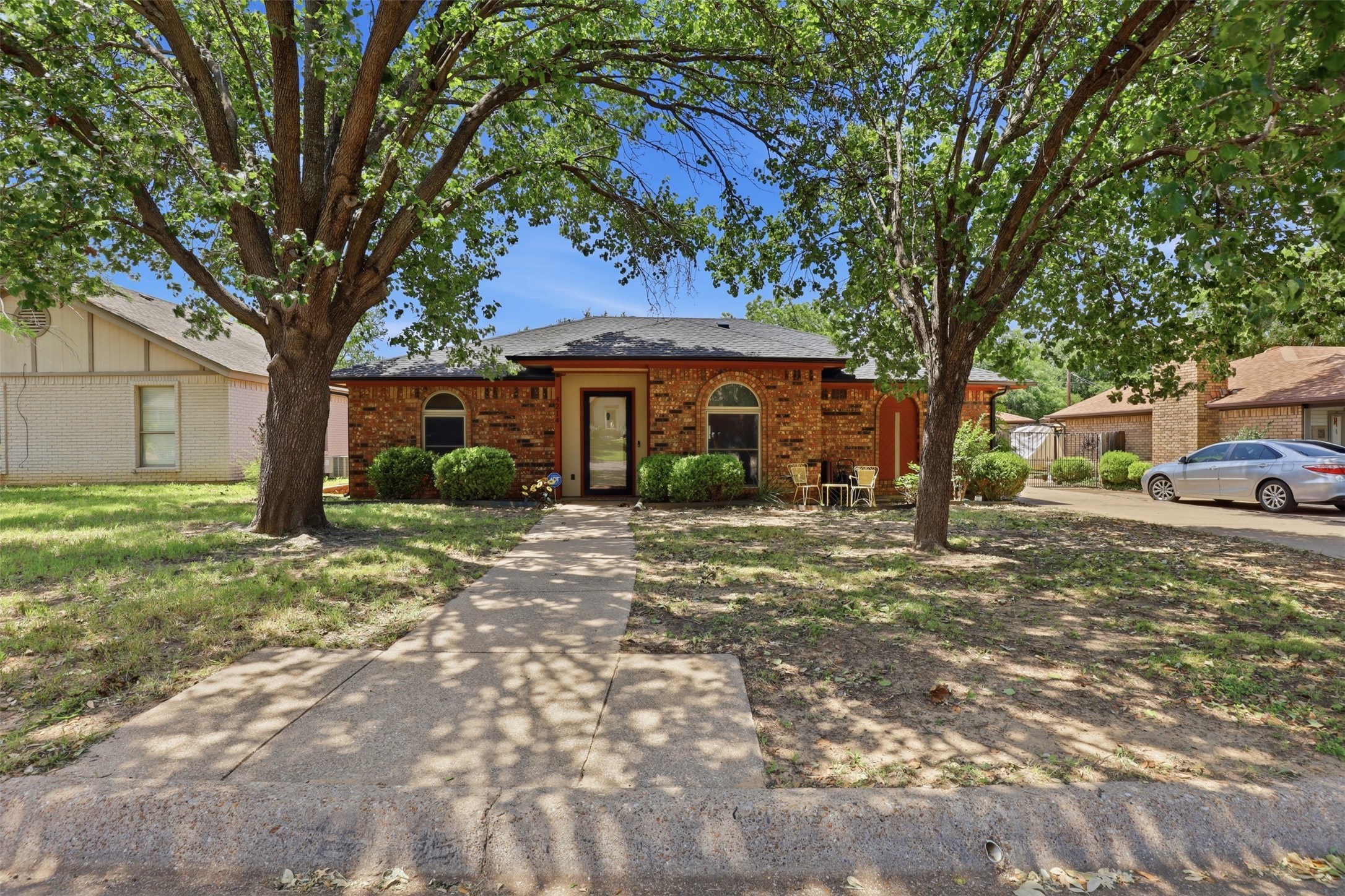 4214 Windhurst Drive Arlington TX 76015