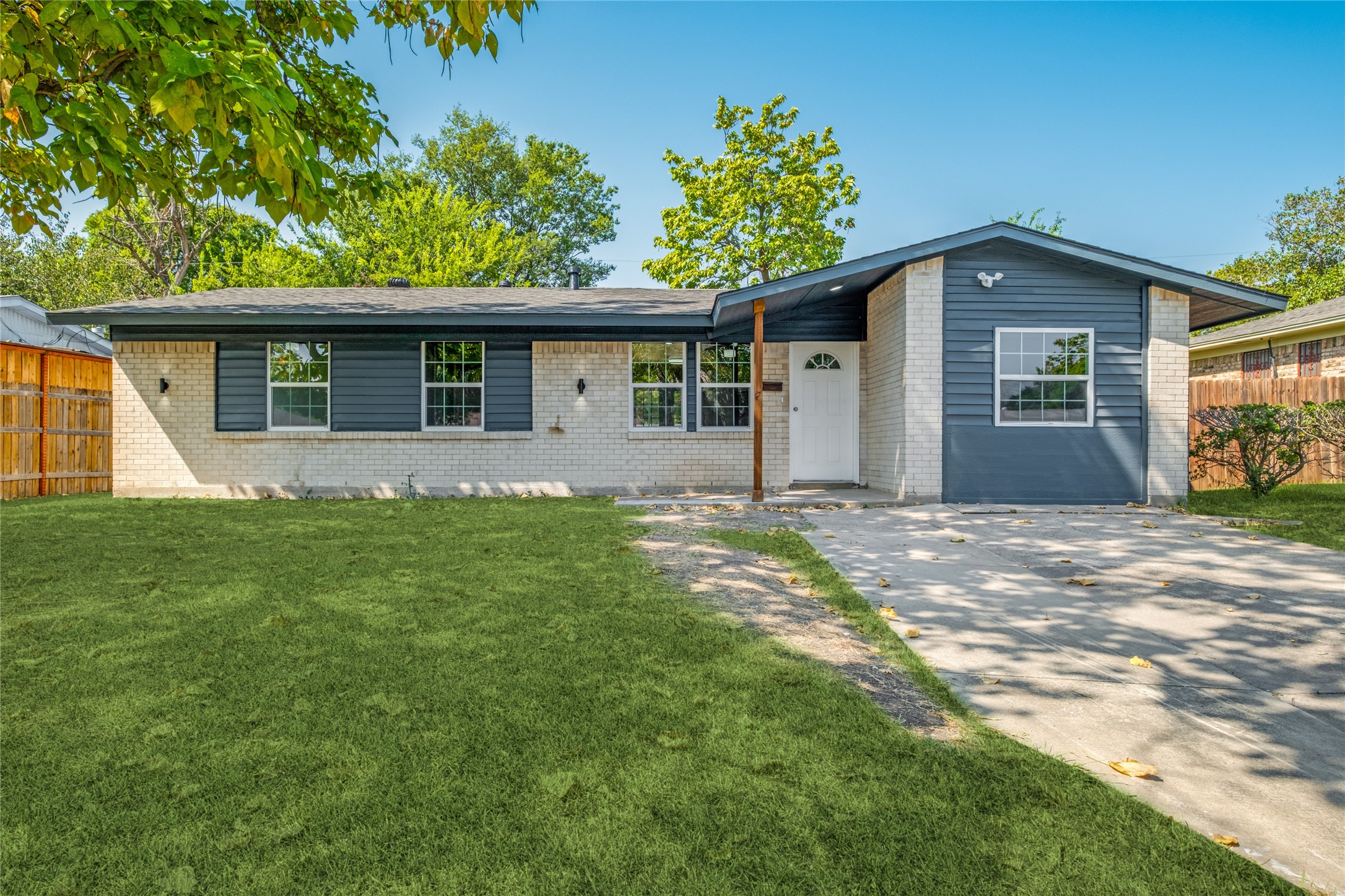 1853 Oak Hill Circle Dallas TX 75217