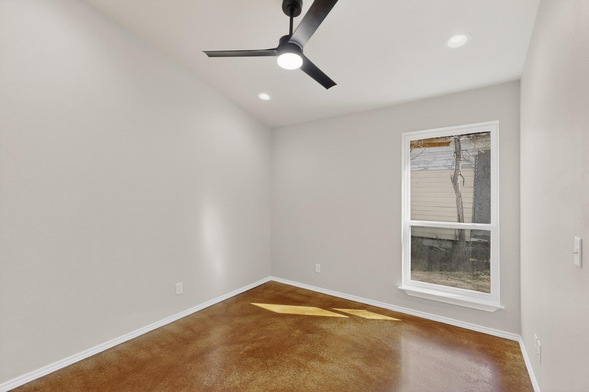 1471 W Kaufman Street Paris TX 75460