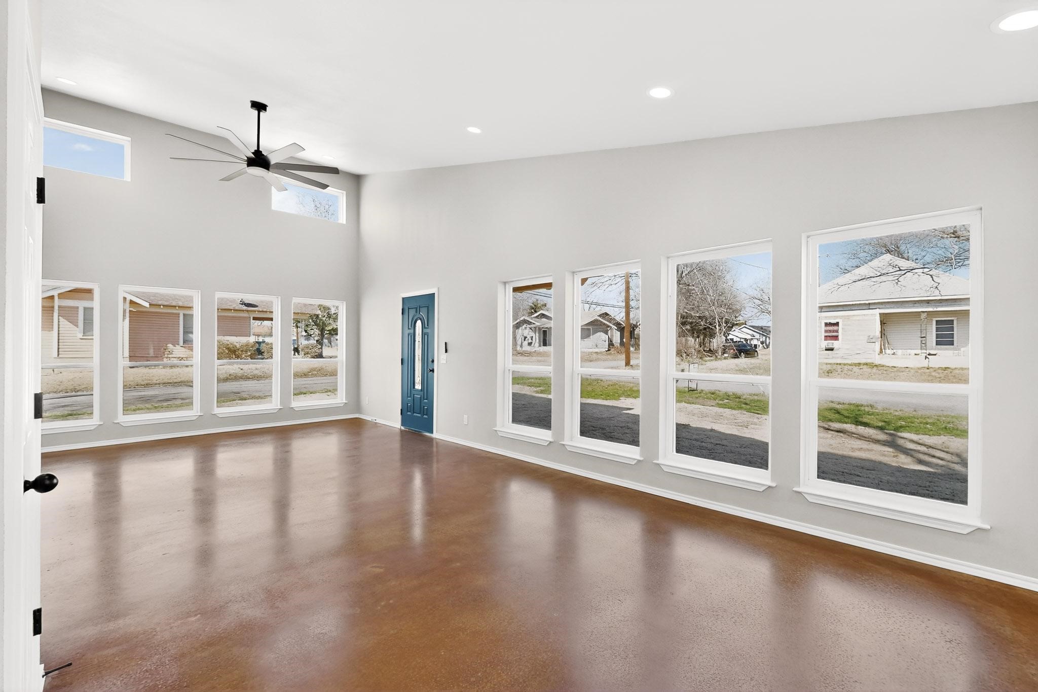 1471 W Kaufman Street Paris TX 75460